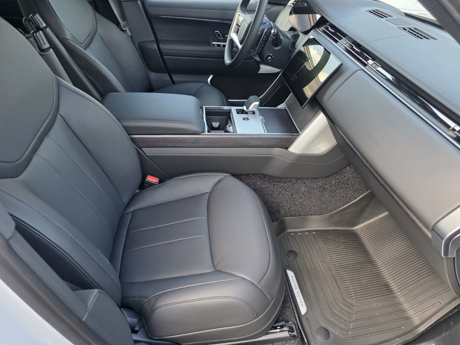 New 2026 Land Rover Range Rover SE AWD/4WD image 3