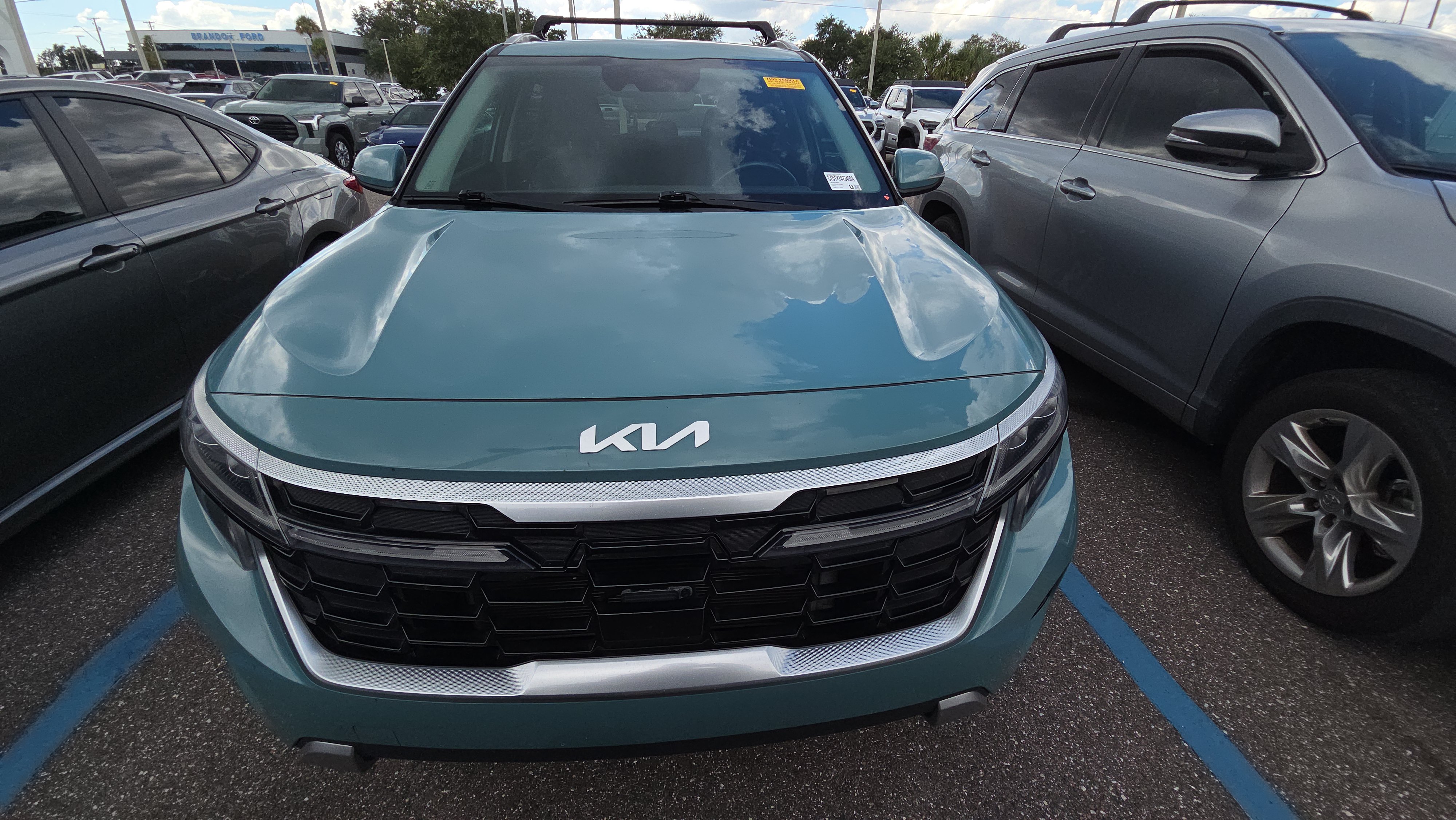 Used 2024 Kia Seltos SX w/ SX Sunroof Package AWD/4WD image 4