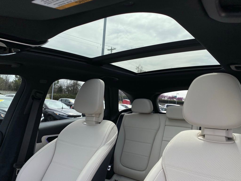 Used 2025 Mercedes-Benz GLC 350e 4MATIC image 25