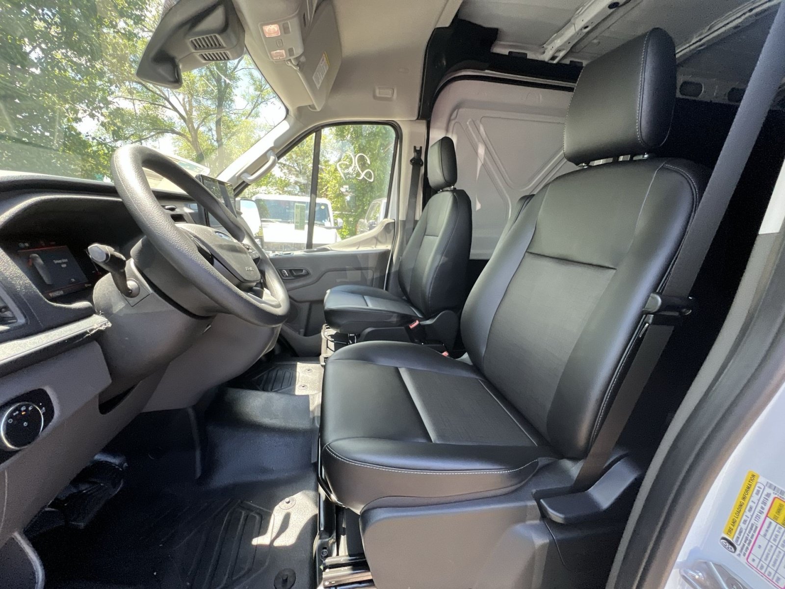 New 2026 Ford Transit 250 148 Medium Roof w/ Load Area Protection Package RWD image 21