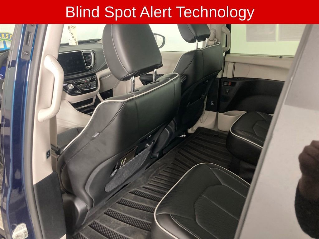 Used 2024 Chrysler Pacifica Limited image 14