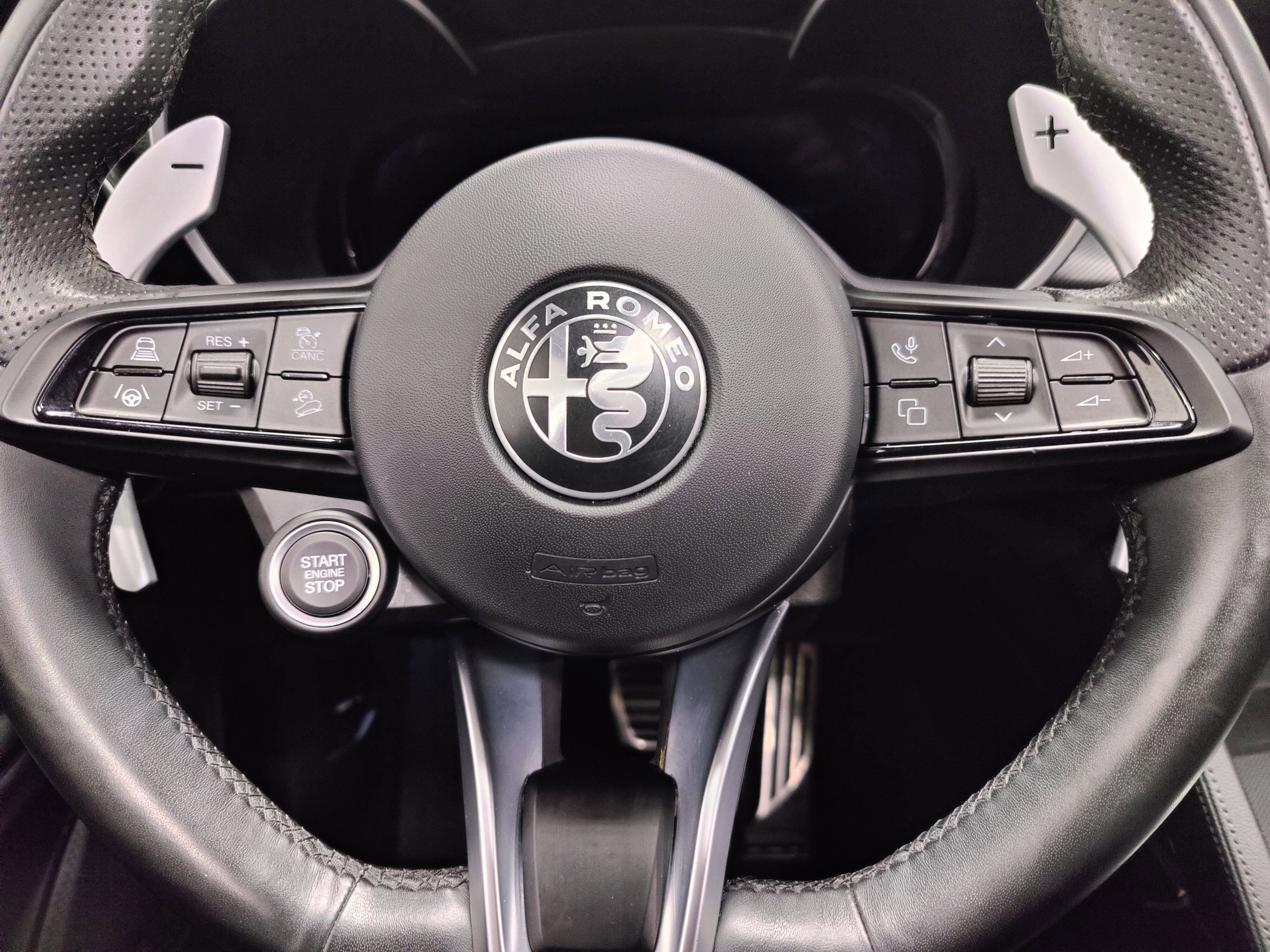 Certified 2024 Alfa Romeo Stelvio Veloce image 33