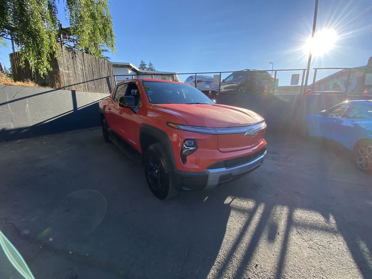 Used 2025 Chevrolet Silverado EV LT AWD/4WD image 8
