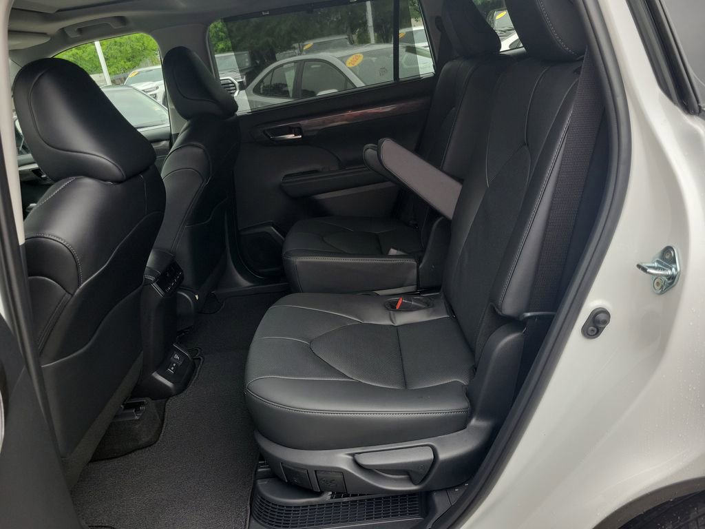 Certified 2026 Toyota Highlander Limited AWD/4WD image 16
