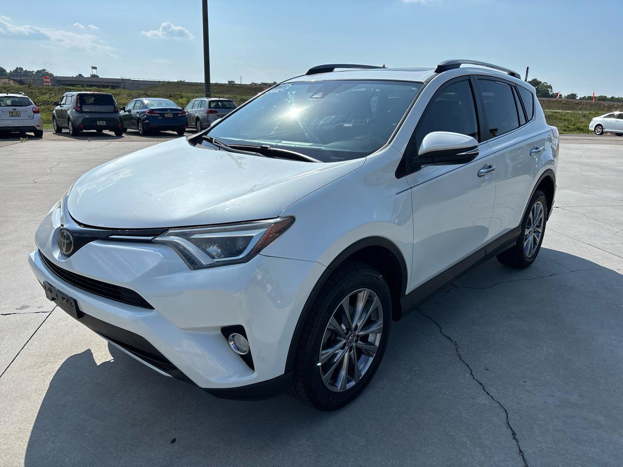 Used 2018 Toyota RAV4 Limited FWD image 8
