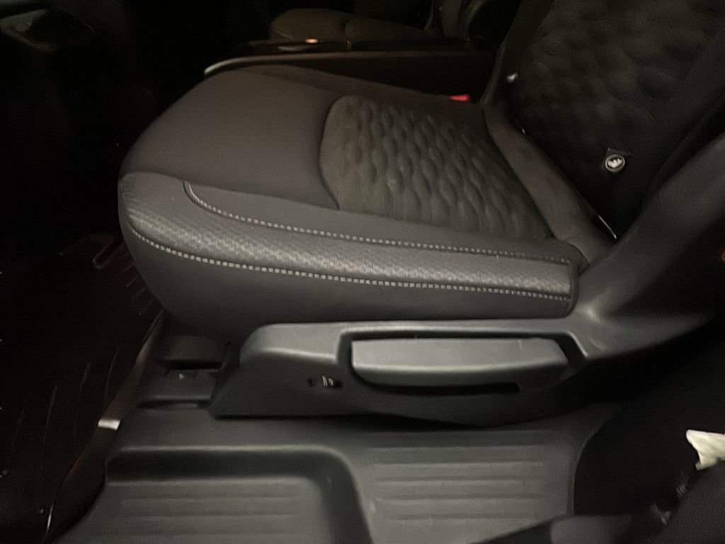 Used 2022 Nissan Pathfinder SV w/ SV Premium Package image 10