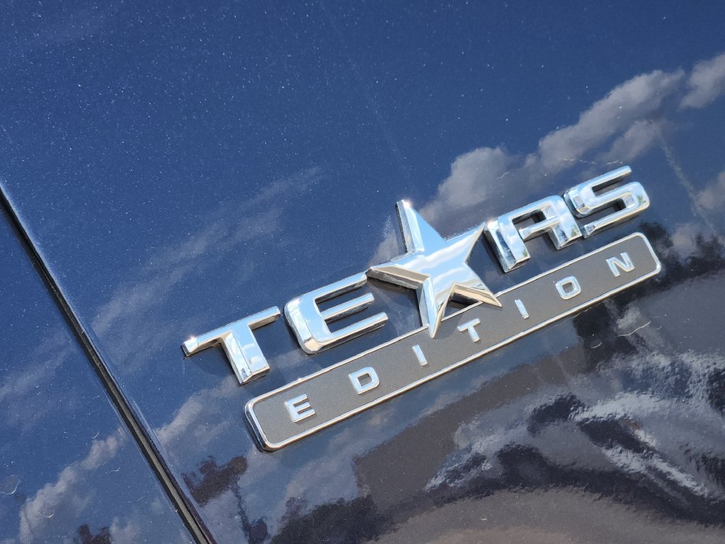Used 2026 Chevrolet Suburban LT w/ Comfort Package RWD image 11