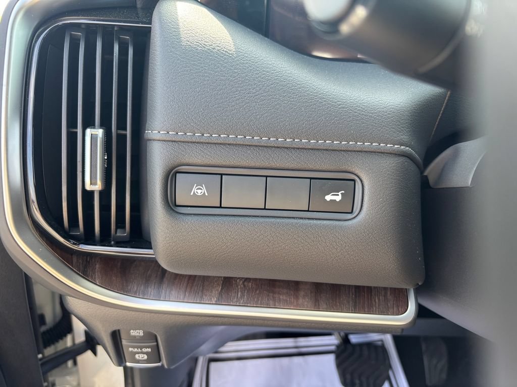 New 2025 Nissan Armada SL w/ Captain's Chari Seat Package AWD/4WD image 14