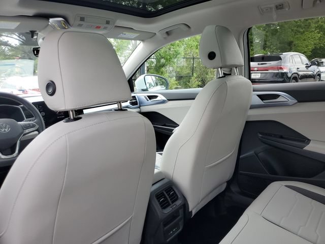 New 2026 Volkswagen Taos SE FWD image 11