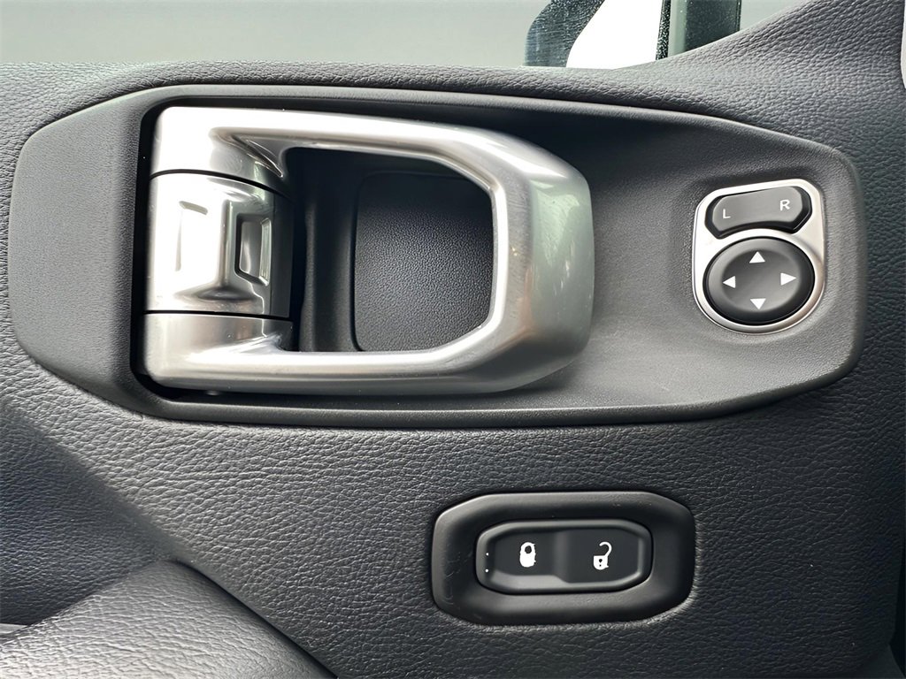 Used 2019 Jeep Wrangler Unlimited Sahara image 24