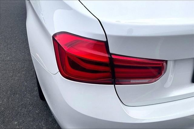 Used 2018 BMW 320i Sedan image 30