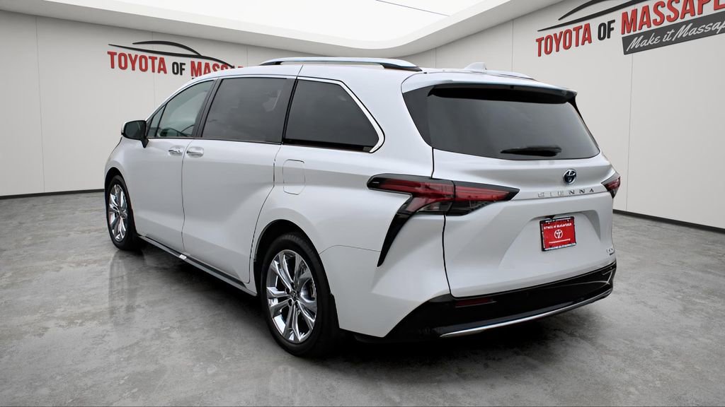 Certified 2024 Toyota Sienna Platinum image 3