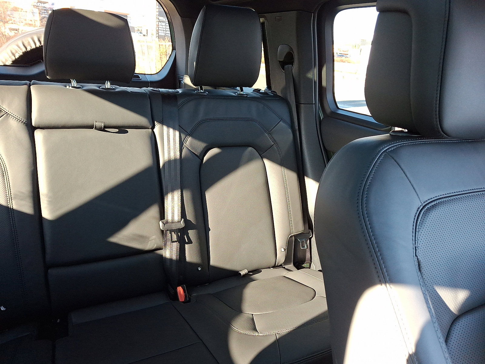 New 2026 Land Rover Defender 110 X-Dynamic SE AWD/4WD image 17