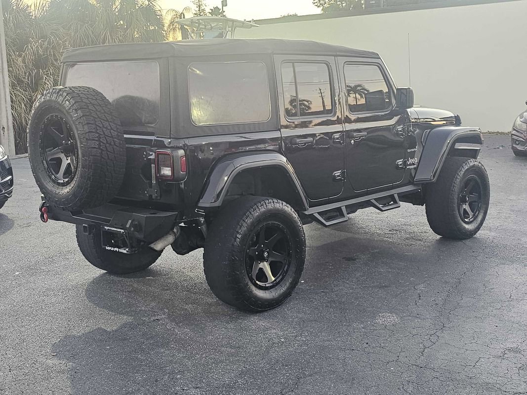 Used 2018 Jeep Wrangler Unlimited Sahara image 12