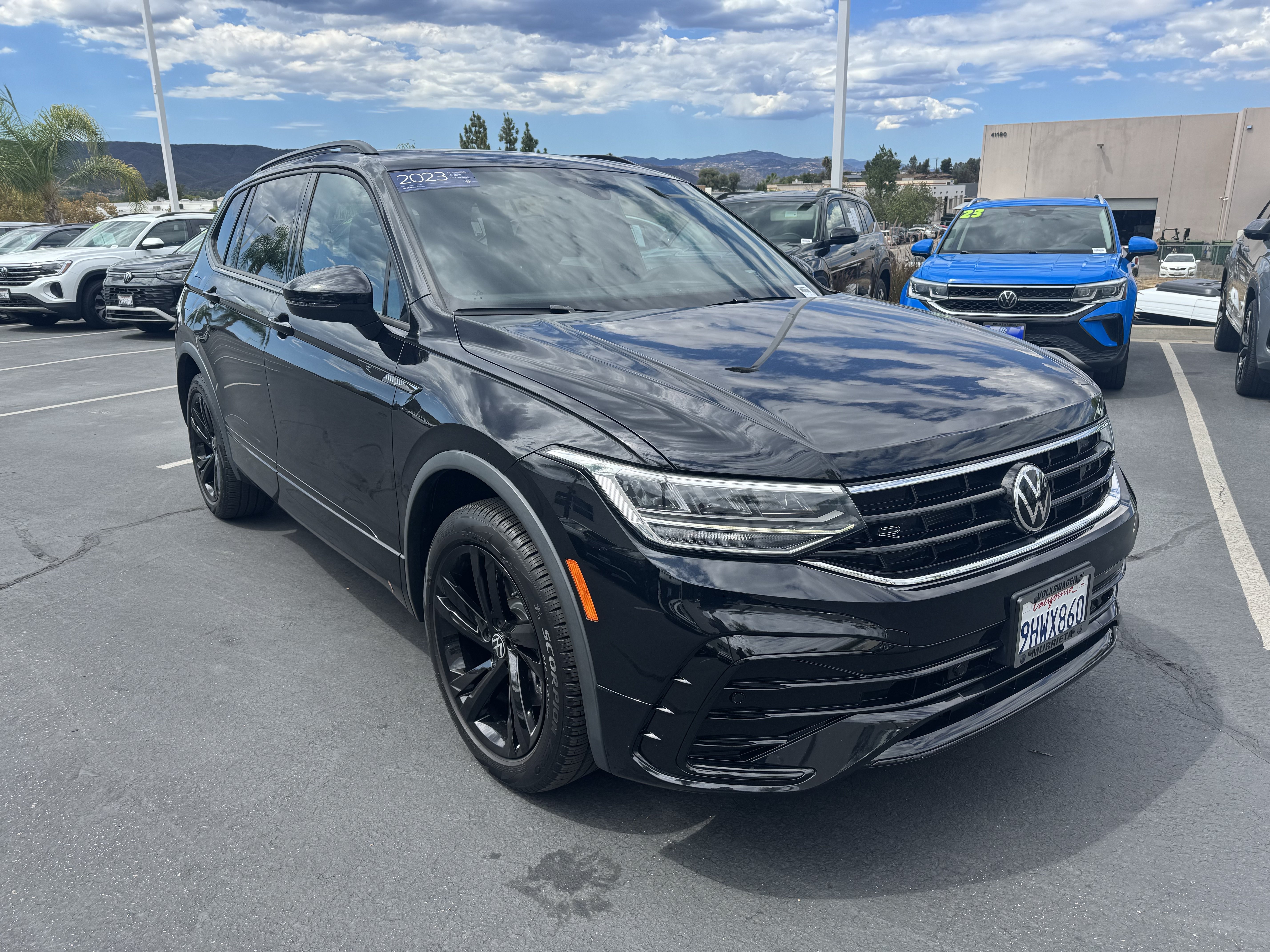 Used 2023 Volkswagen Tiguan SE R-Line FWD image 2