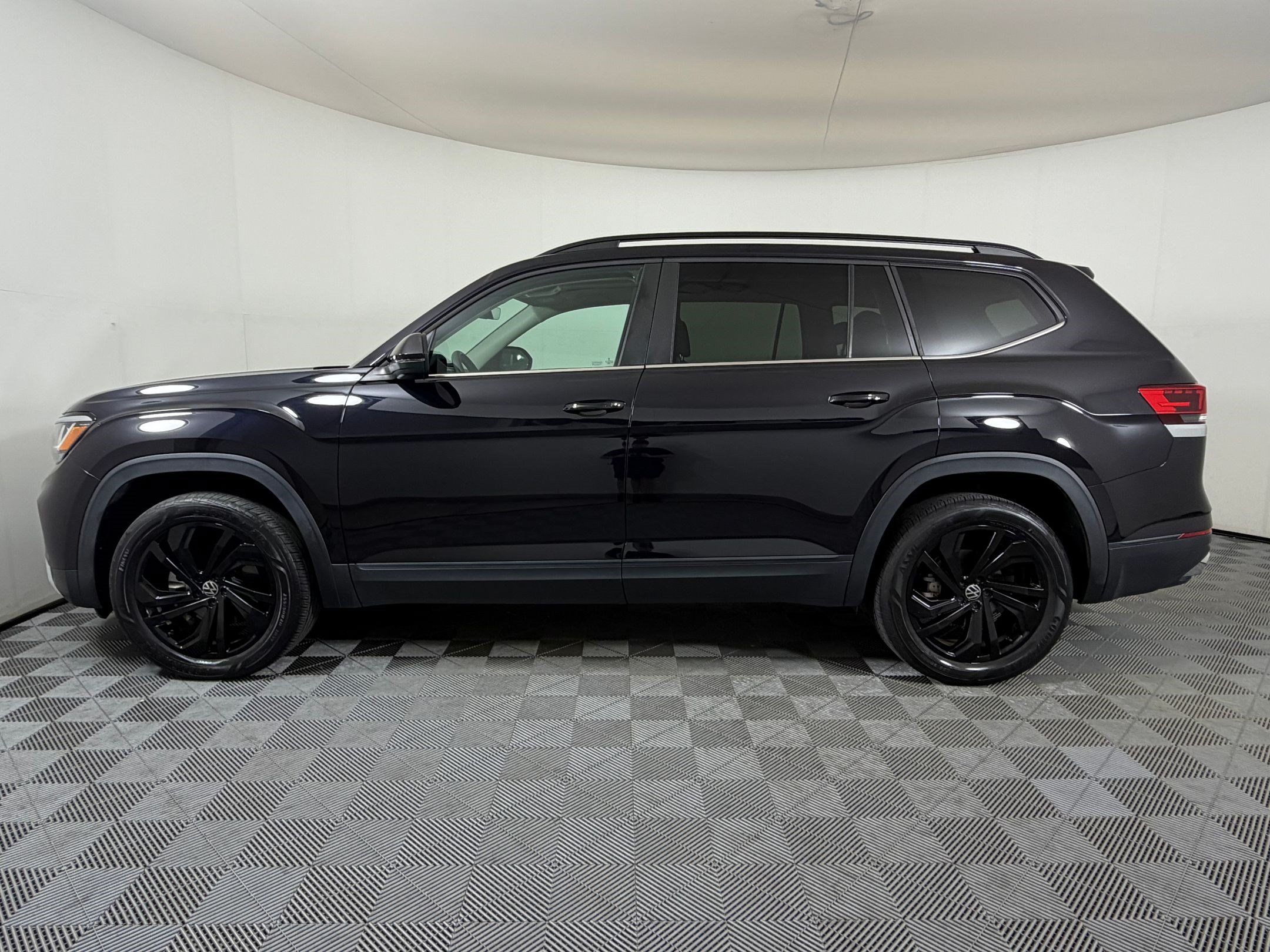 Used 2022 Volkswagen Atlas SE AWD/4WD image 2