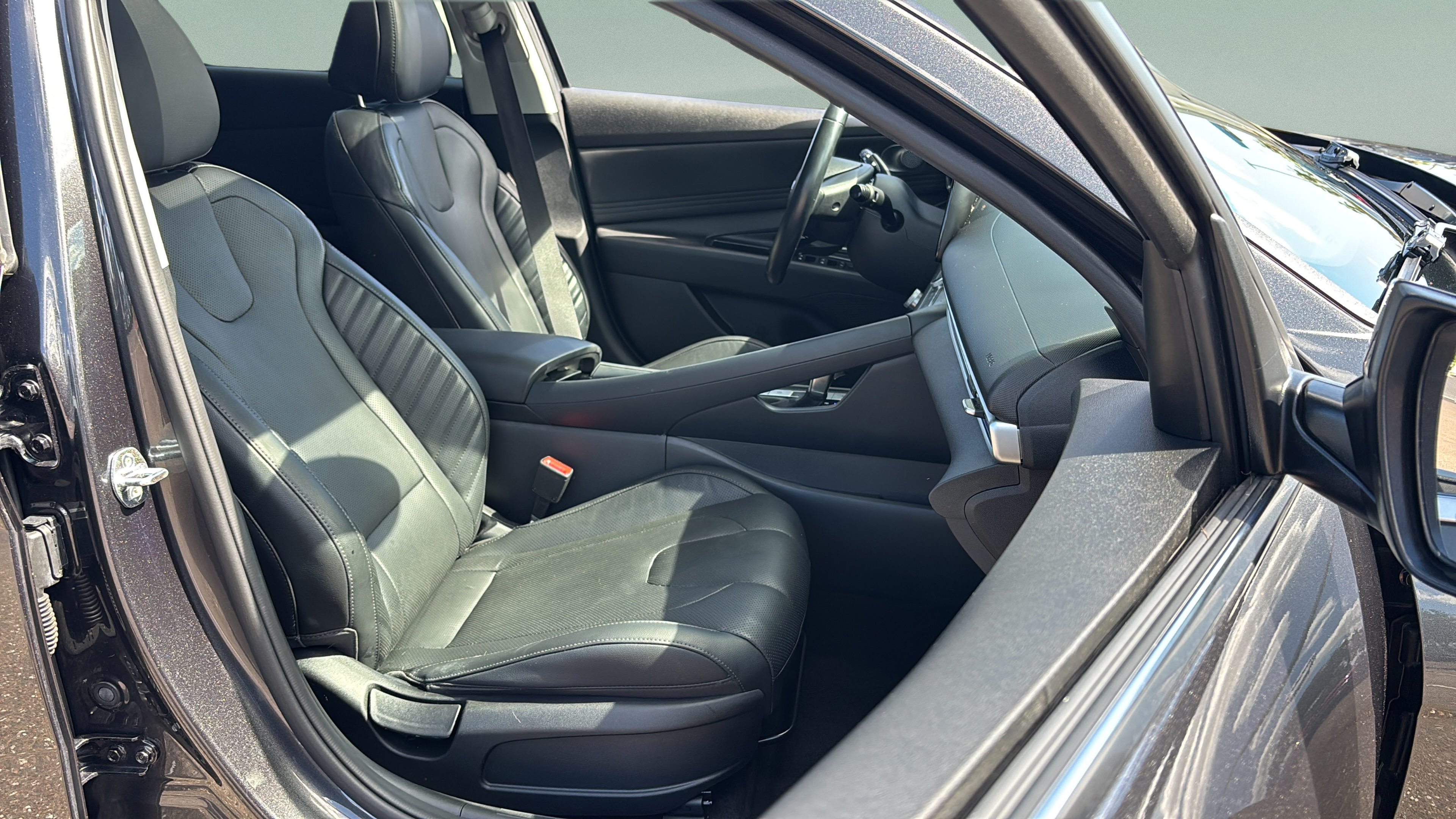 Used 2022 Hyundai Elantra Limited w/ Cargo Package FWD image 18