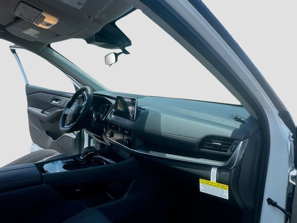 Used 2025 Nissan Rogue SV image 25