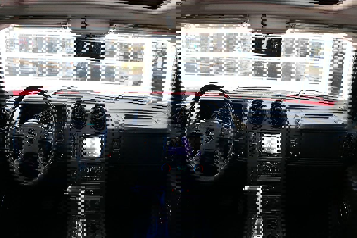 Used 2005 HUMMER H2 SUT w/ Preferred Equipment Group image 14