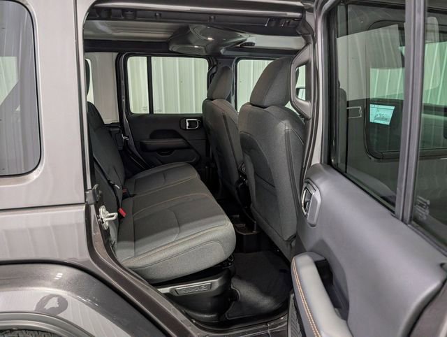 Used 2025 Jeep Wrangler Unlimited Sahara AWD/4WD image 24