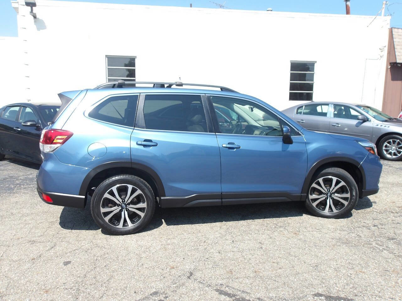 Used 2020 Subaru Forester Limited w/ Popular Package #3 image 4