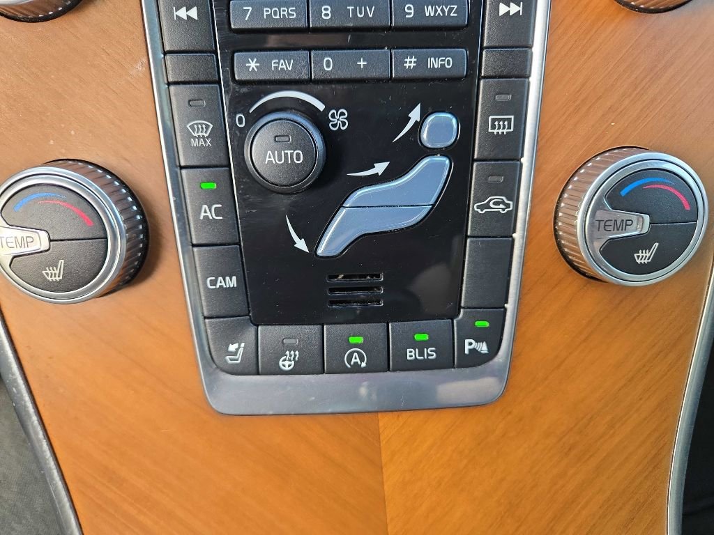 Used 2017 Volvo XC60 T6 Inscription w/ Climate Package image 30