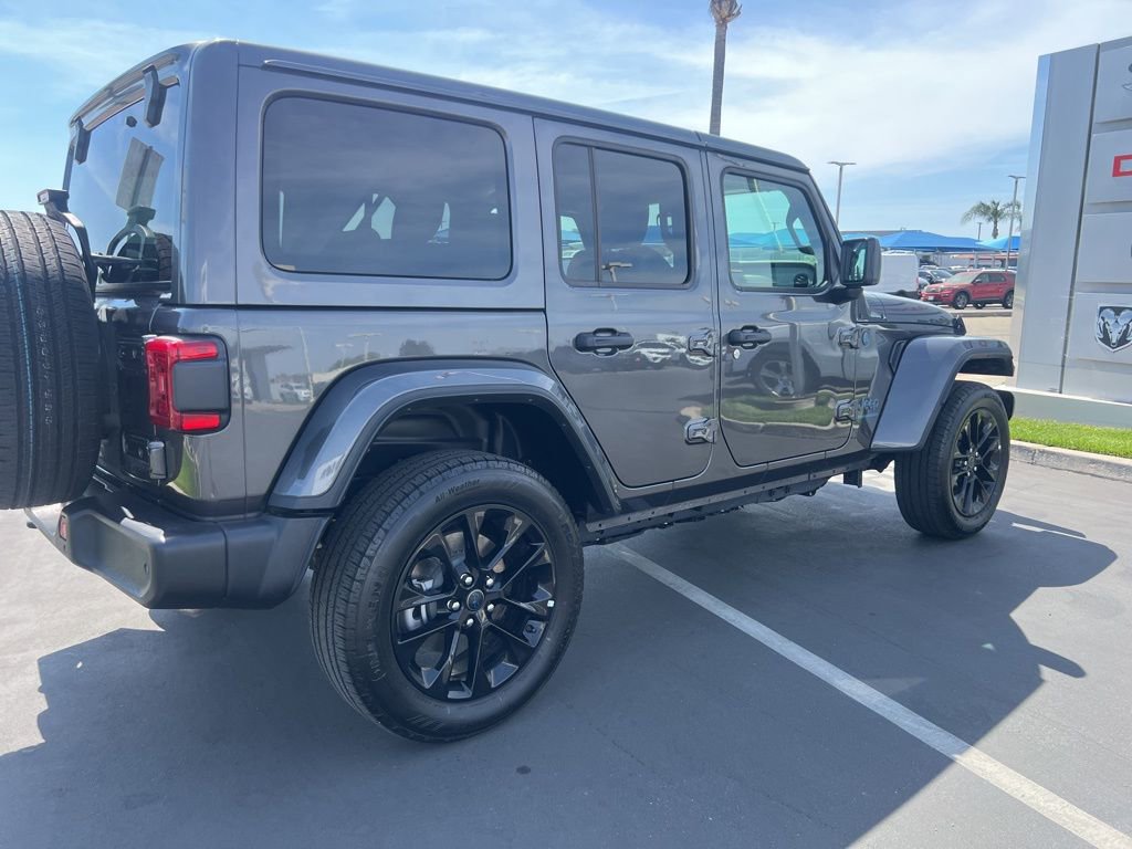 Used 2025 Jeep Wrangler Unlimited Sahara w/ Safety Group AWD/4WD image 6
