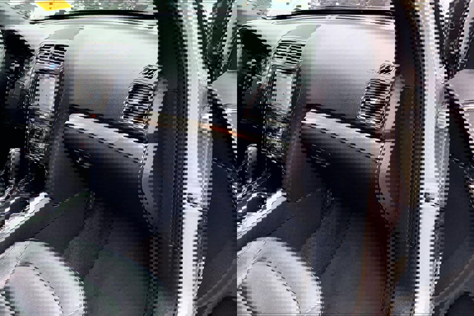 Used 2018 Ford Explorer XLT w/ Equipment Group 202A FWD image 17