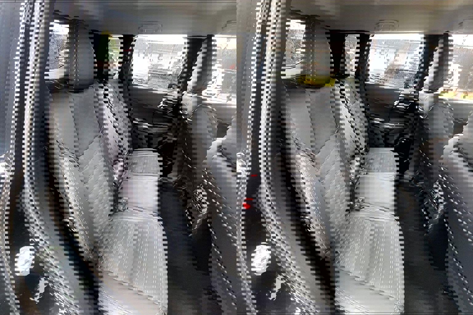 Used 2025 Mitsubishi Outlander SE image 31