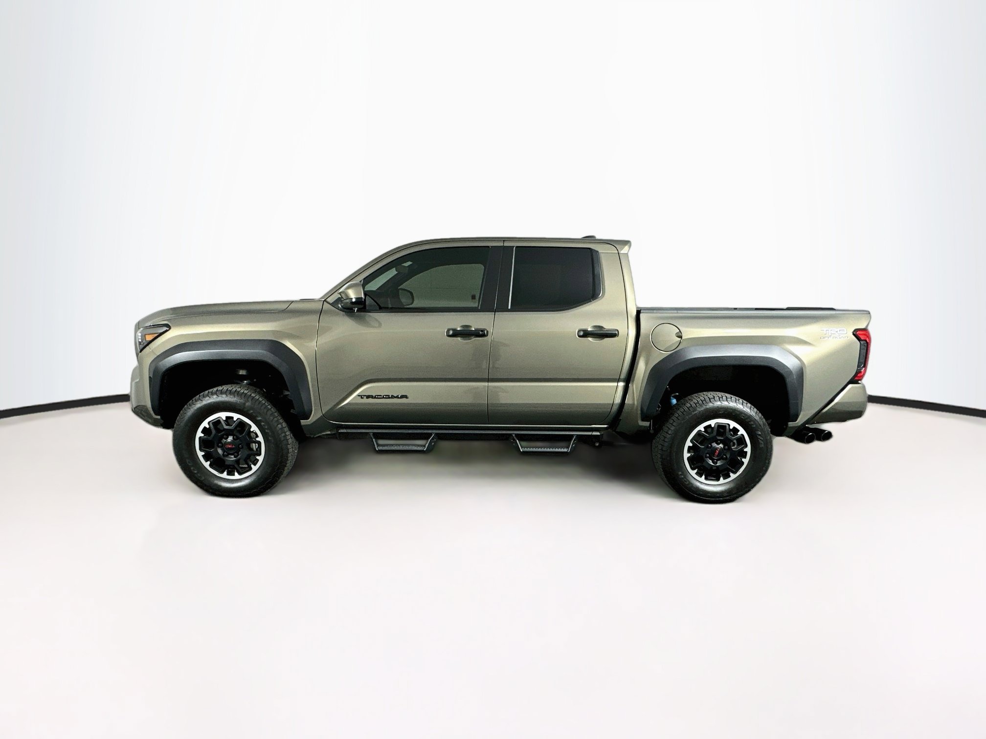 Used 2025 Toyota Tacoma TRD Off-Road AWD/4WD image 4