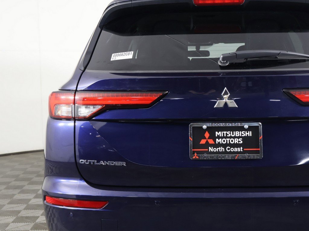 Used 2024 Mitsubishi Outlander SE image 16