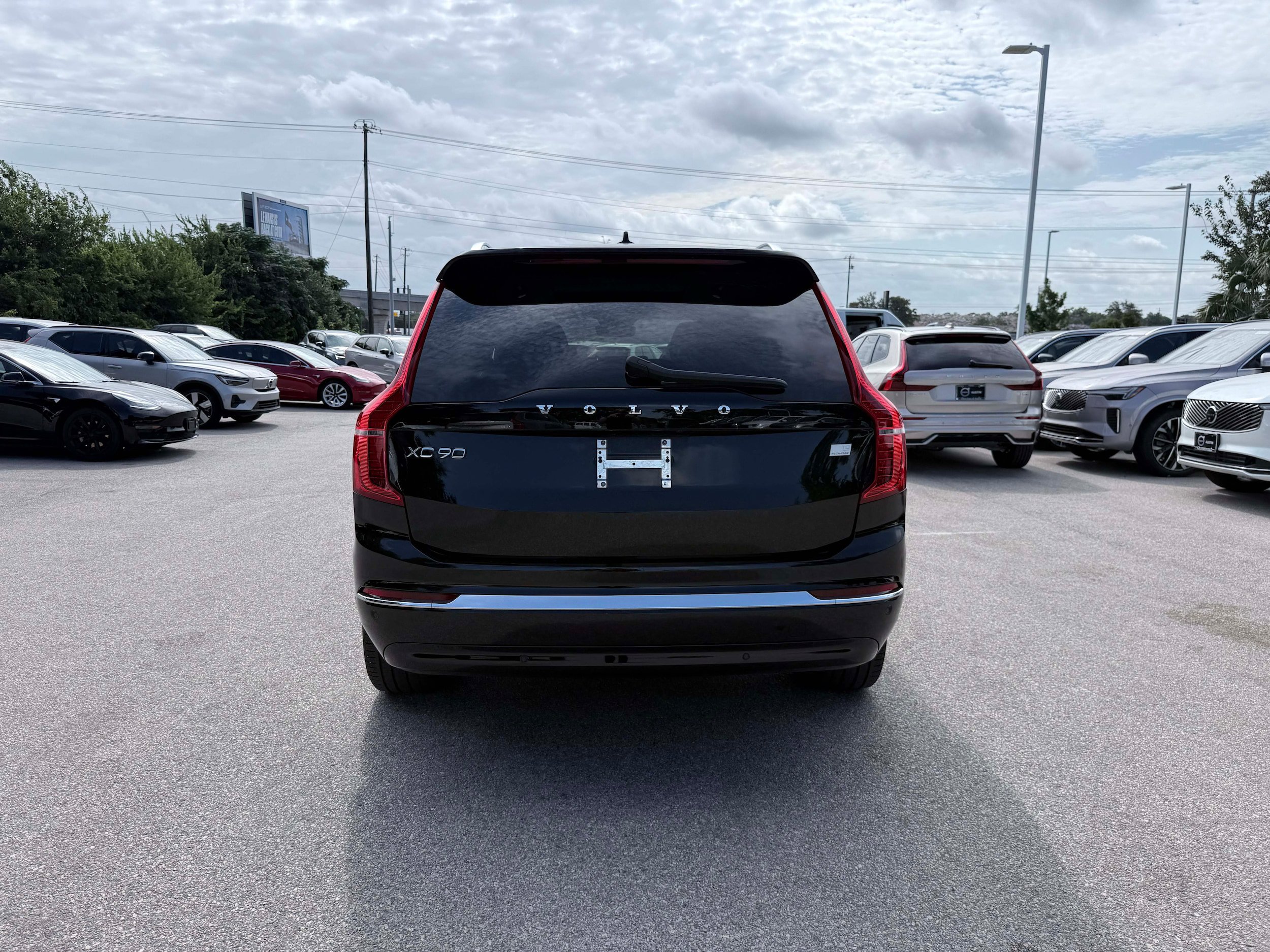 Certified 2023 Volvo XC90 T8 Plus AWD/4WD image 5