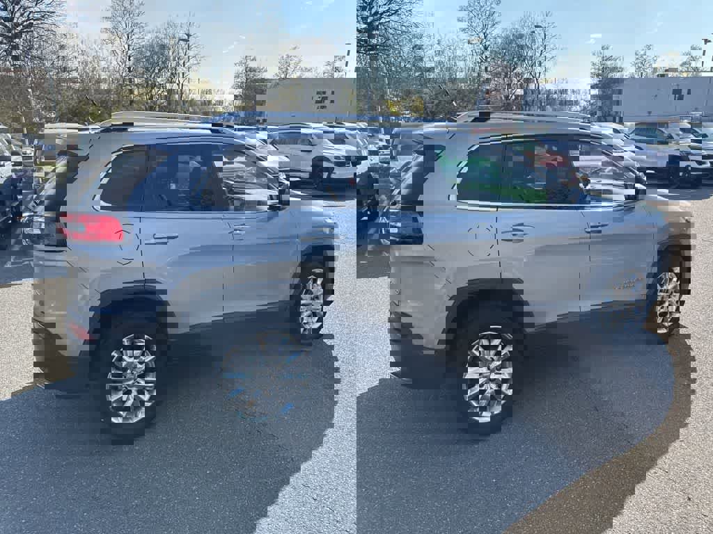 Used 2015 Jeep Cherokee Limited image 12