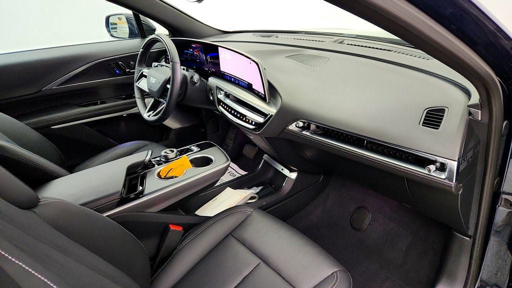 Used 2025 Cadillac Lyriq Luxury w/ LPO, Floor Liner Package AWD/4WD image 24