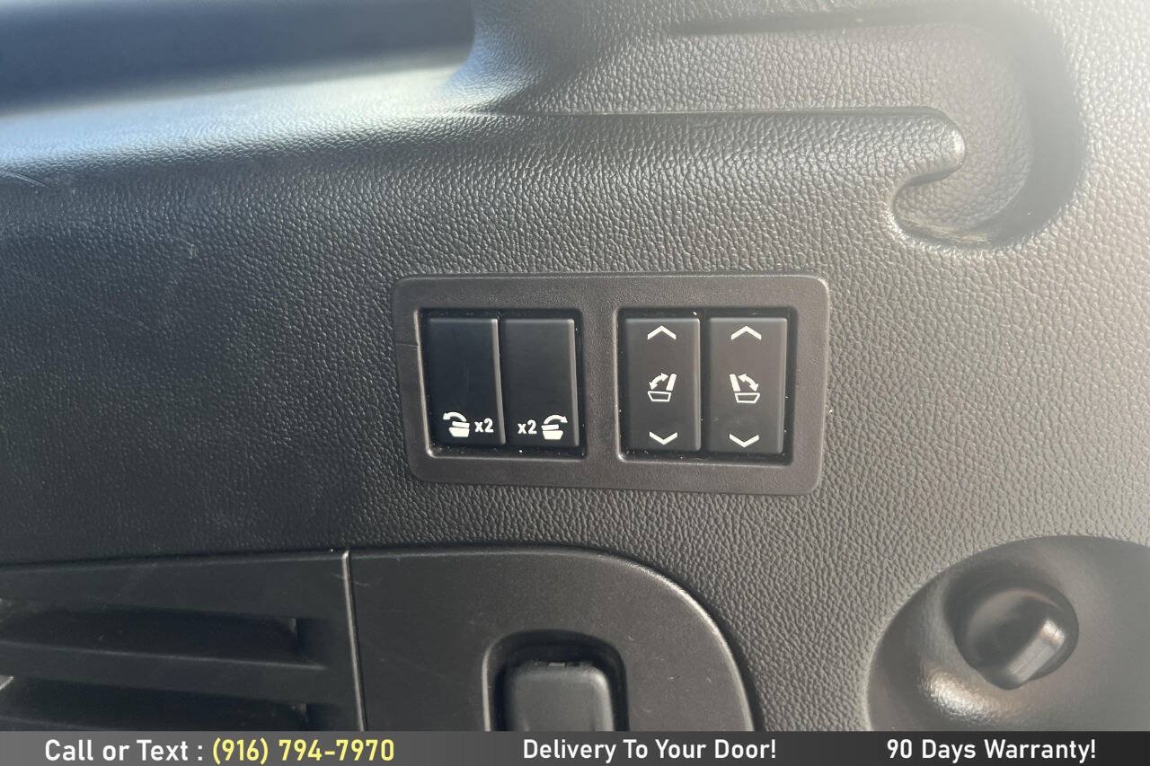 Used 2017 Chevrolet Suburban Premier RWD image 13