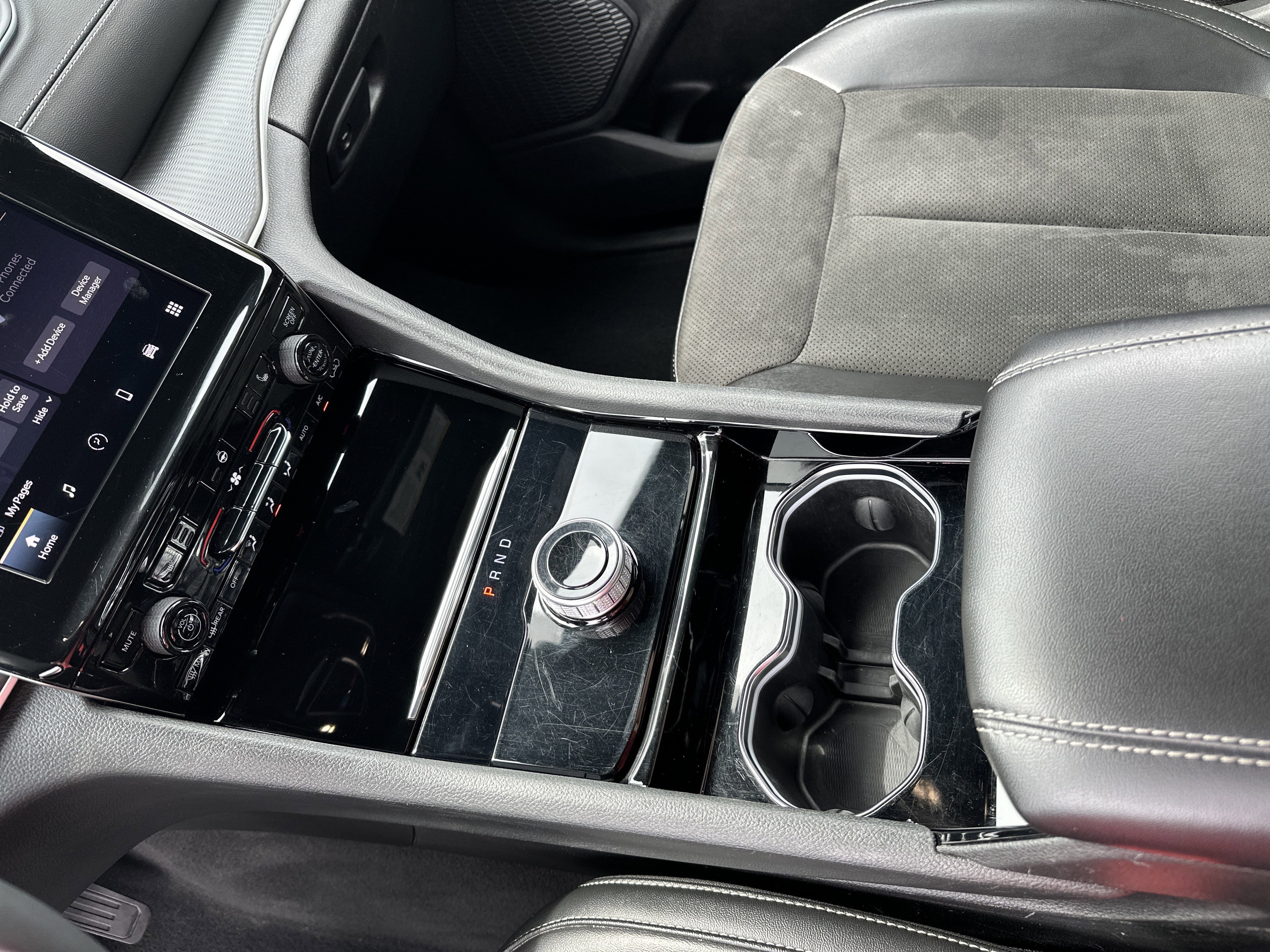 Used 2023 Jeep Grand Cherokee Altitude image 31