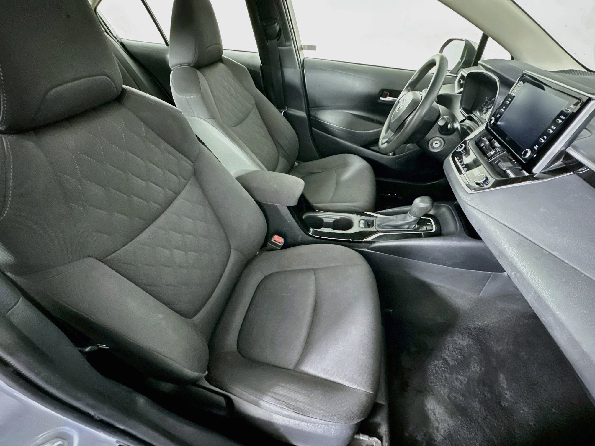 Used 2020 Toyota Corolla LE FWD image 29