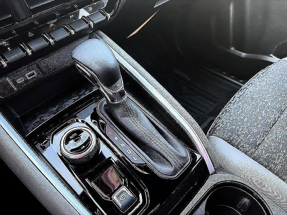 Used 2024 Chevrolet Colorado ZR2 w/ Technology Package image 18