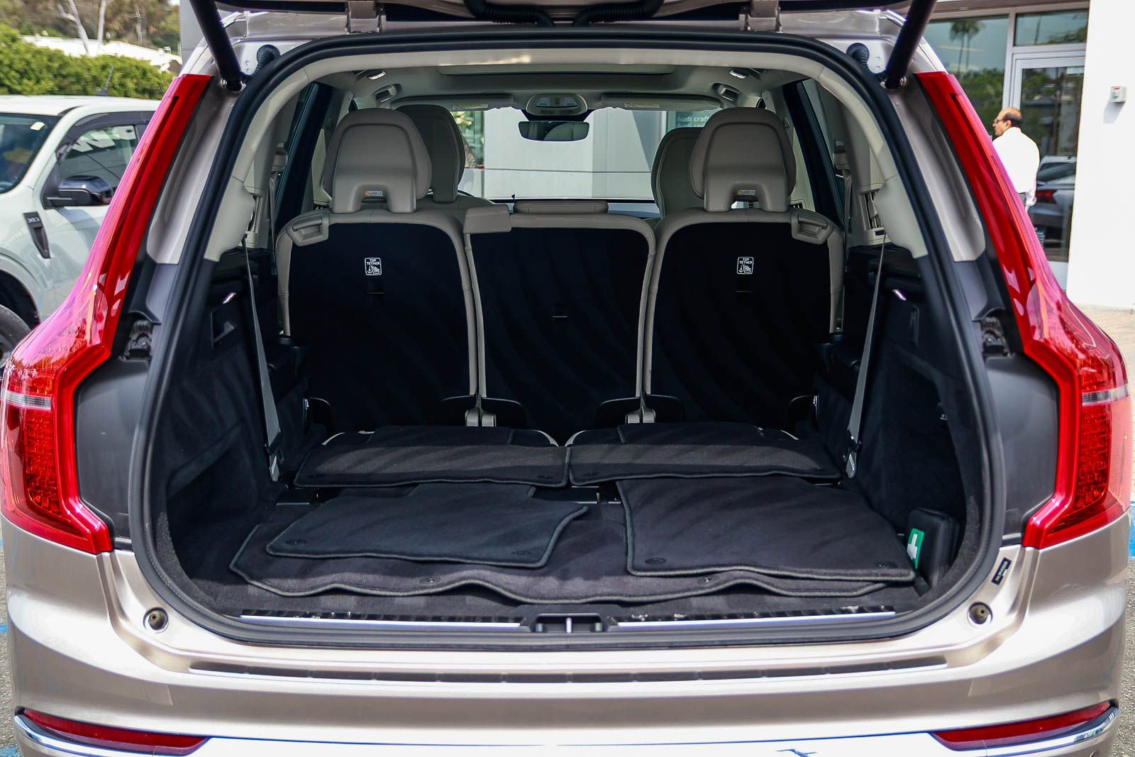 Used 2024 Volvo XC90 B5 Core w/ Protection Package Premier image 30