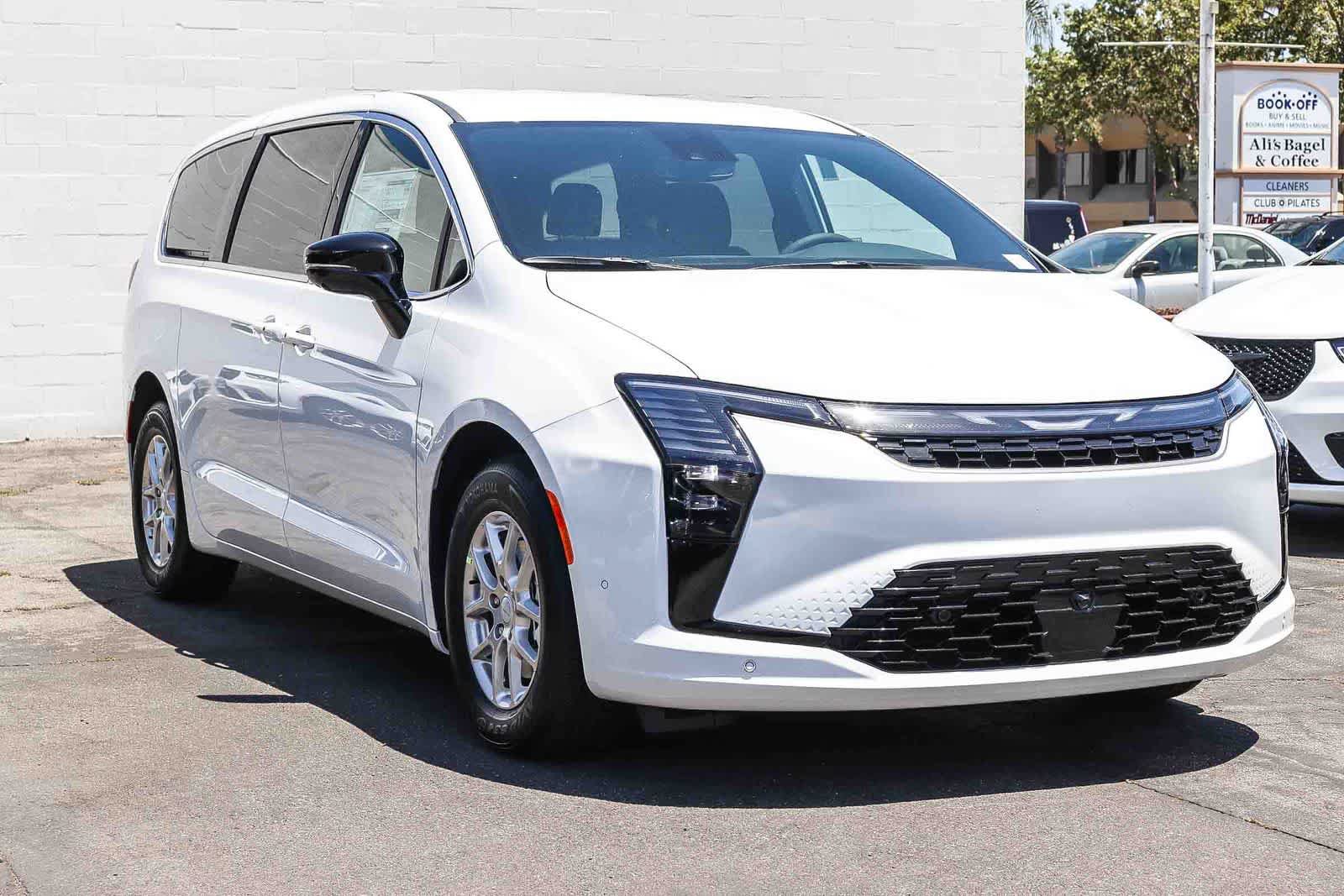 New 2027 Chrysler Pacifica Select FWD image 3
