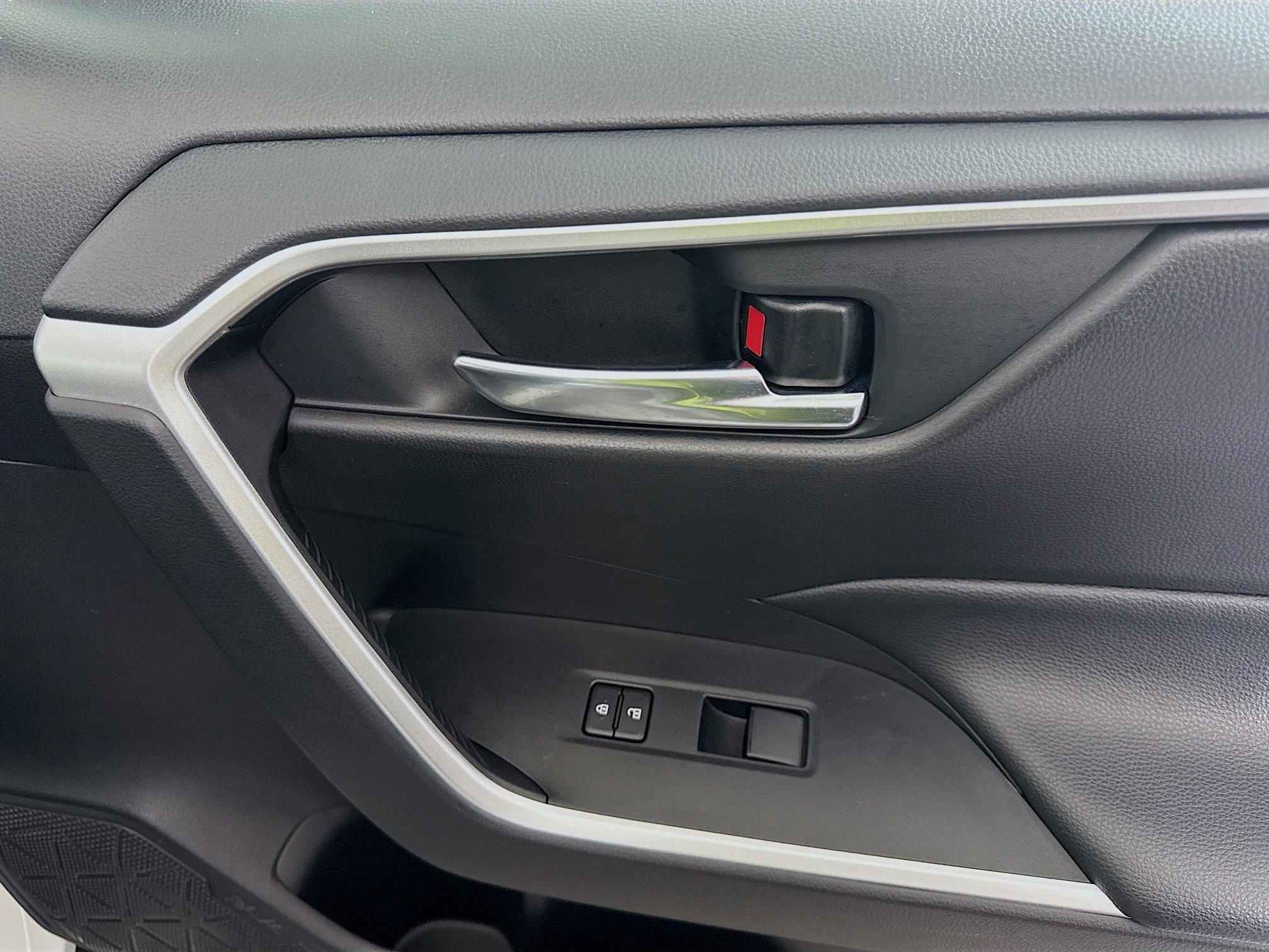 Used 2021 Toyota RAV4 XLE image 31