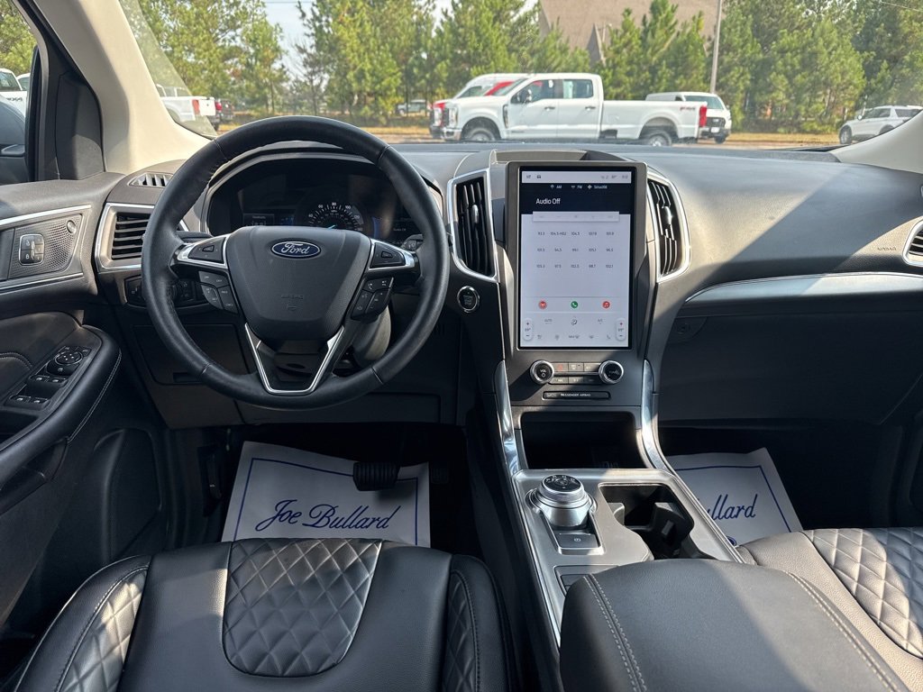 Used 2024 Ford Edge Titanium image 2