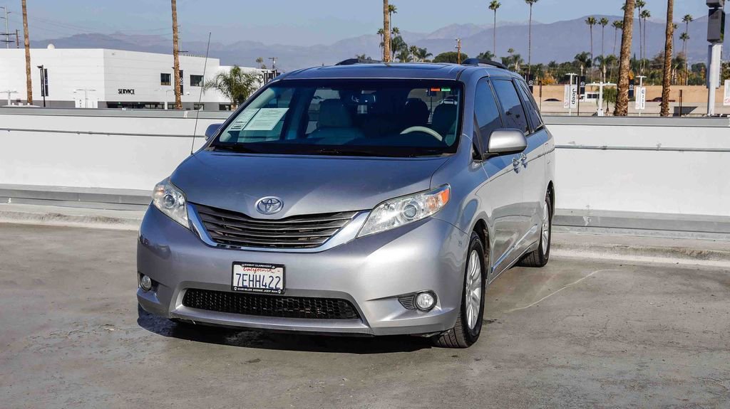Used 2014 Toyota Sienna L image 4
