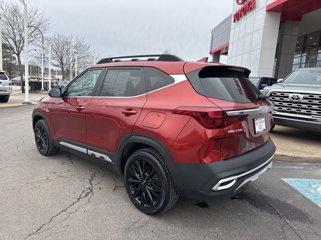 Used 2022 Kia Seltos Nightfall Edition image 4