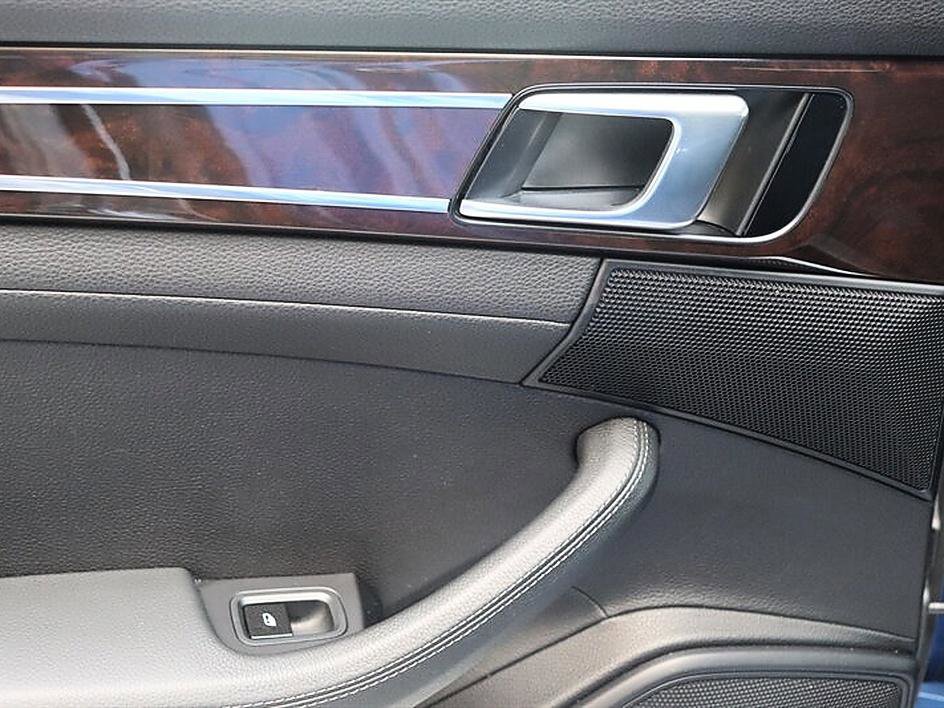 Used 2017 Porsche Panamera 4 image 75