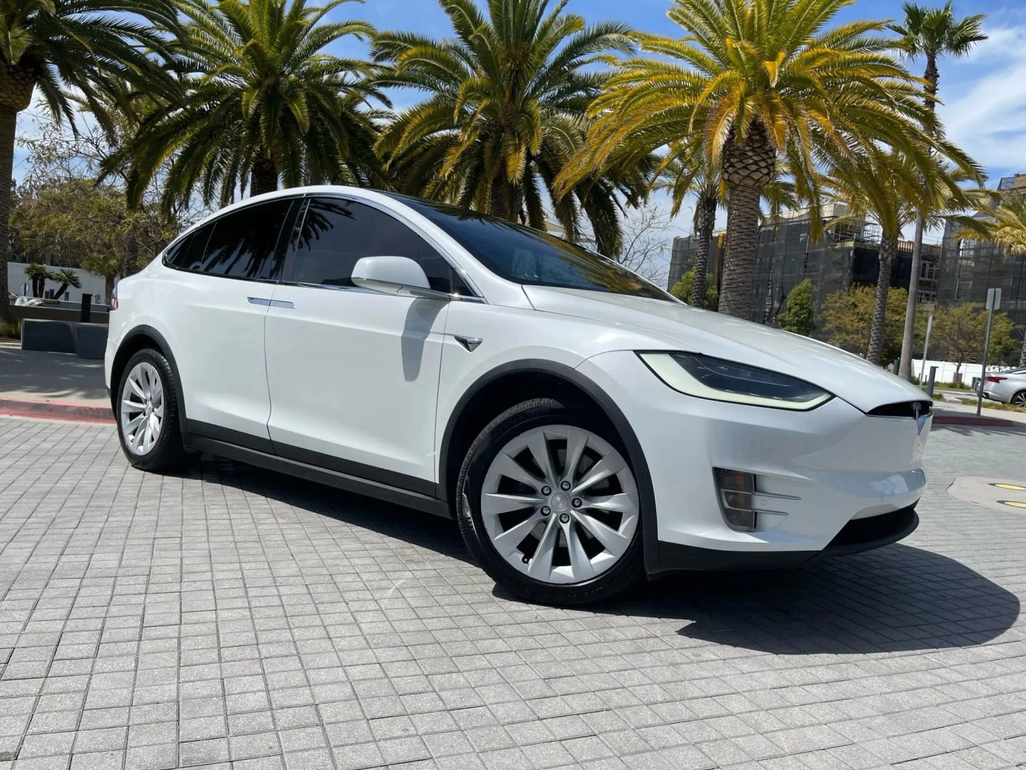 Used 2018 Tesla Model X 100D AWD/4WD image 3