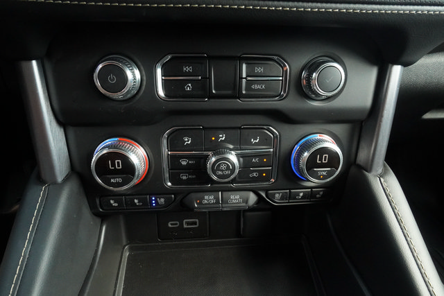 Used 2023 GMC Yukon SLT w/ SLT Premium Package AWD/4WD image 16