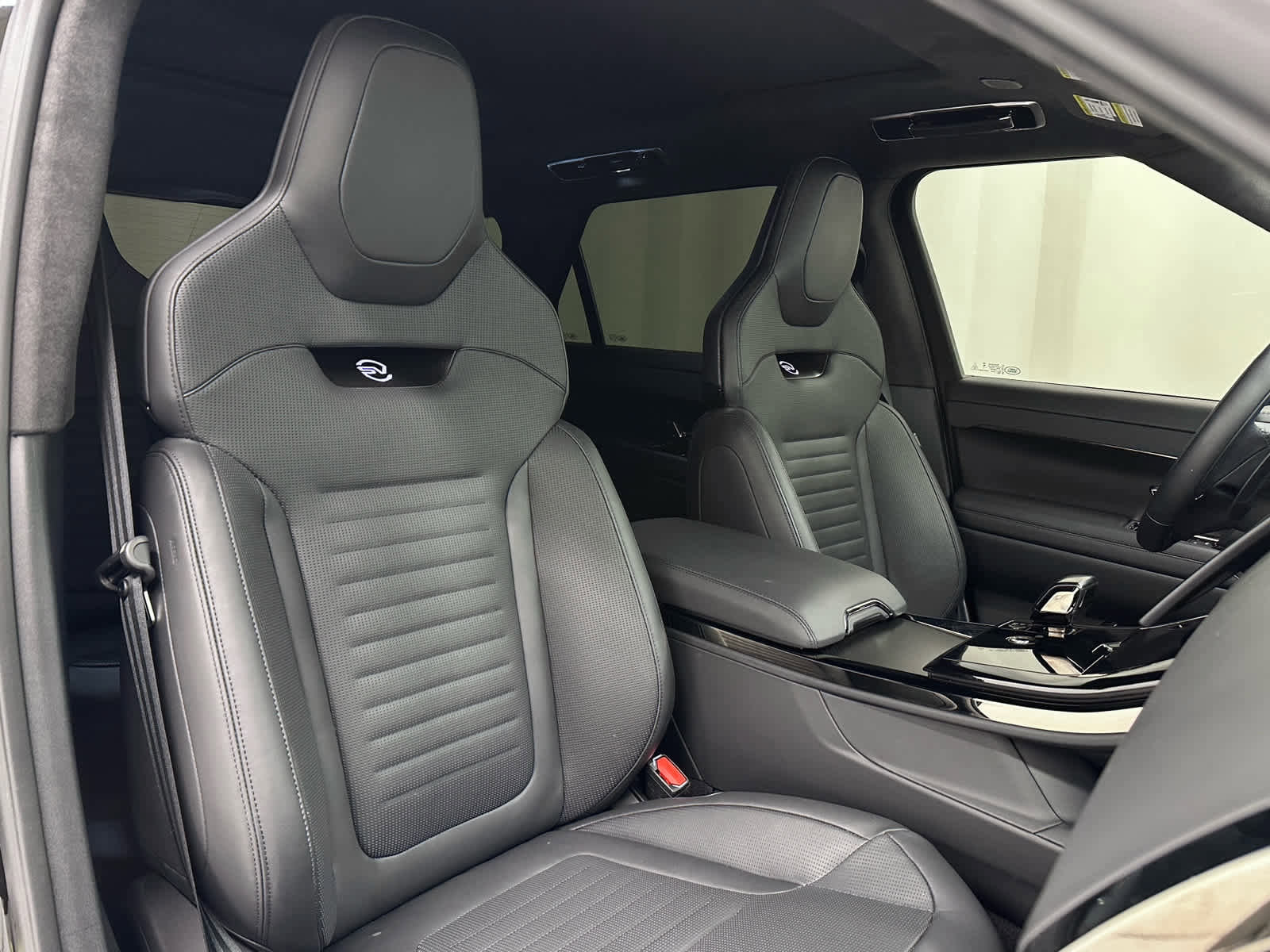 Used 2024 Land Rover Range Rover Sport image 18