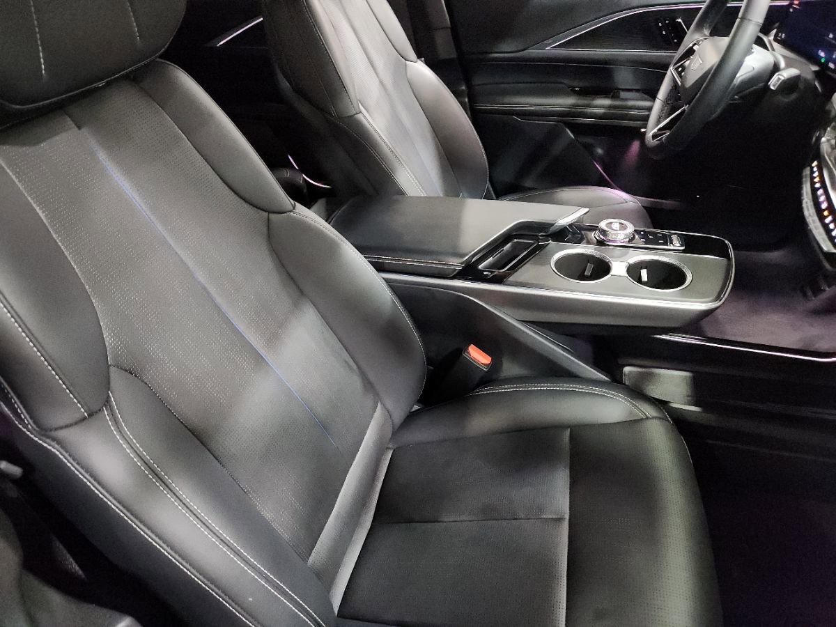 Used 2024 Cadillac Lyriq Luxury w/ LPO, Floor Liner Package image 32