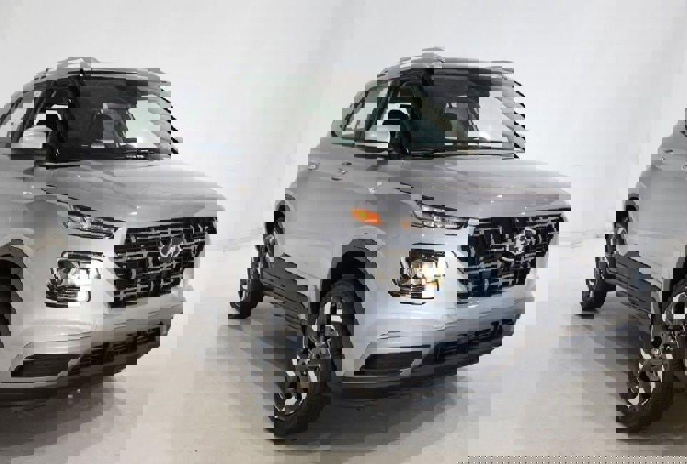 New 2025 Hyundai Venue SEL